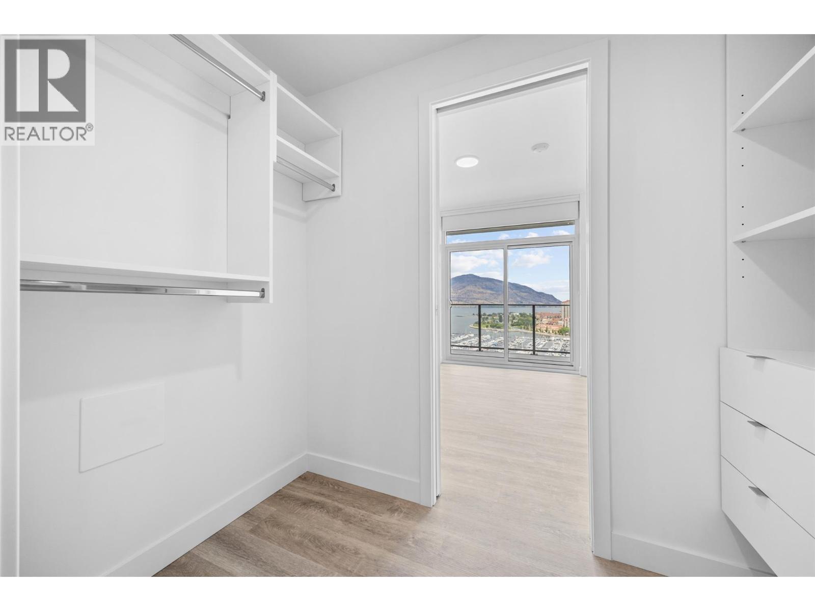 #1808 238 Leon Avenue - 24