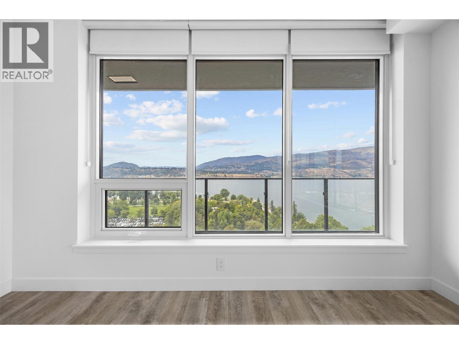 #1808 238 Leon Avenue - 18