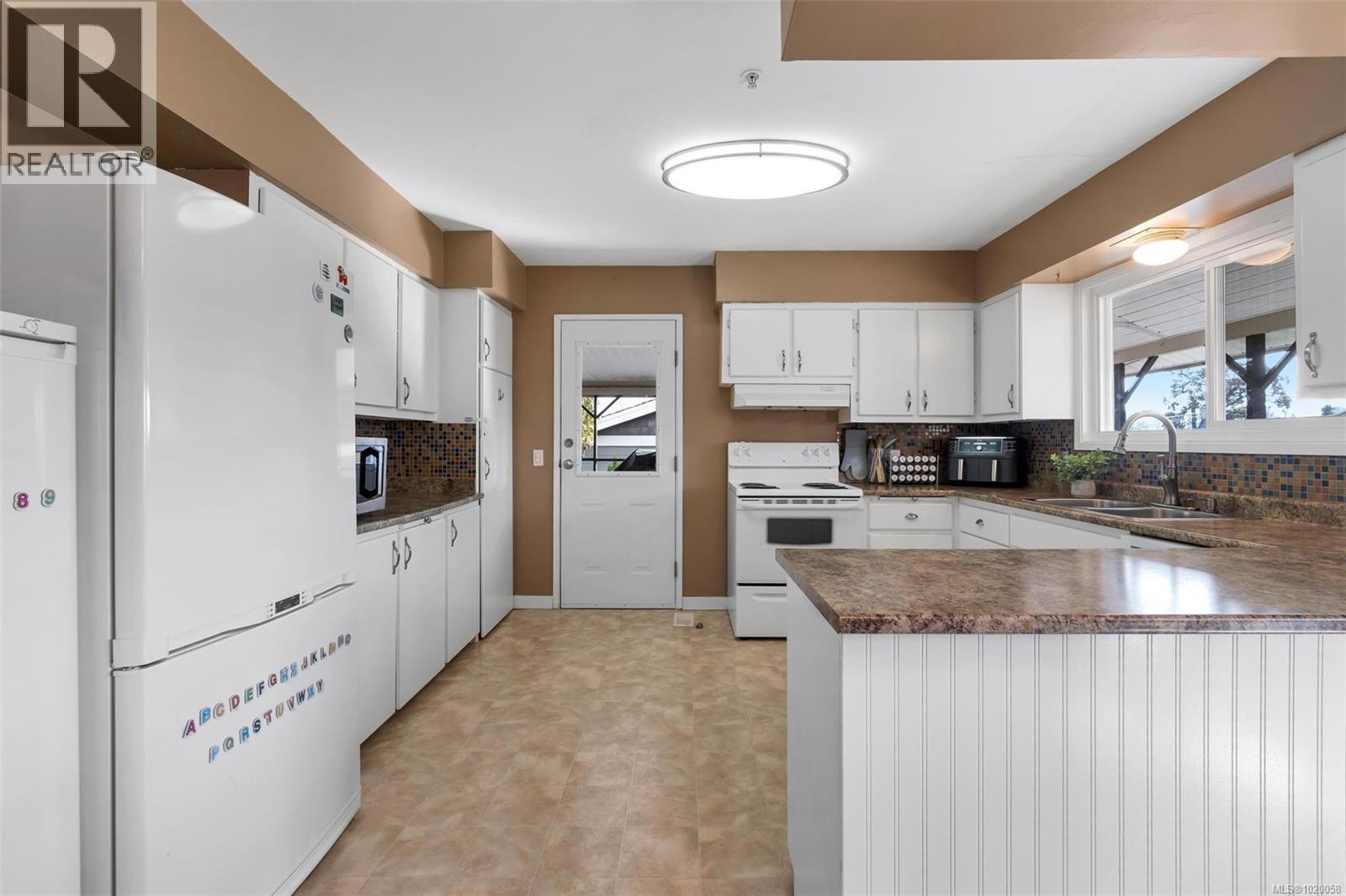 5839 Brier Ave, Duncan