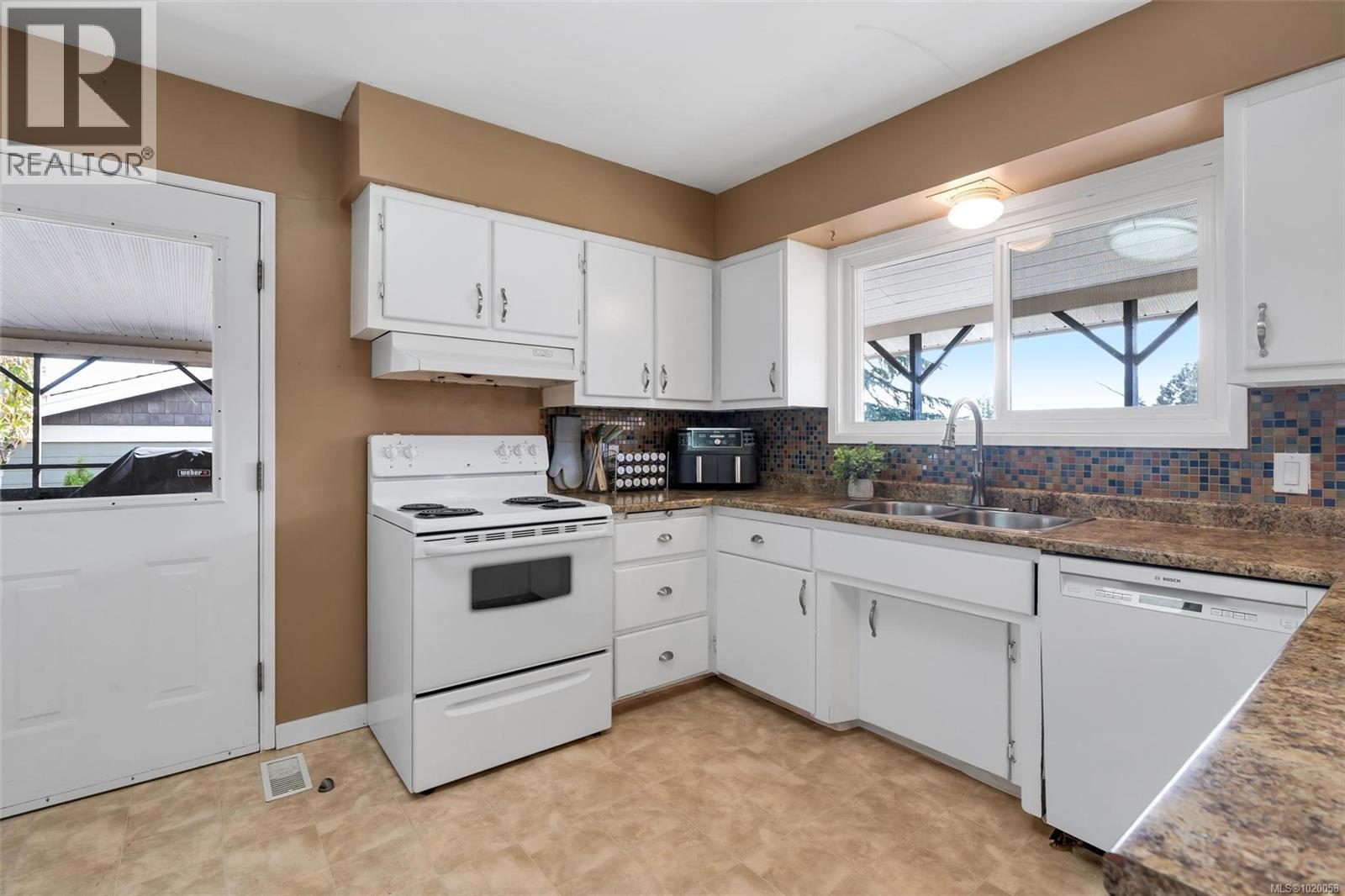 5839 Brier Ave, Duncan