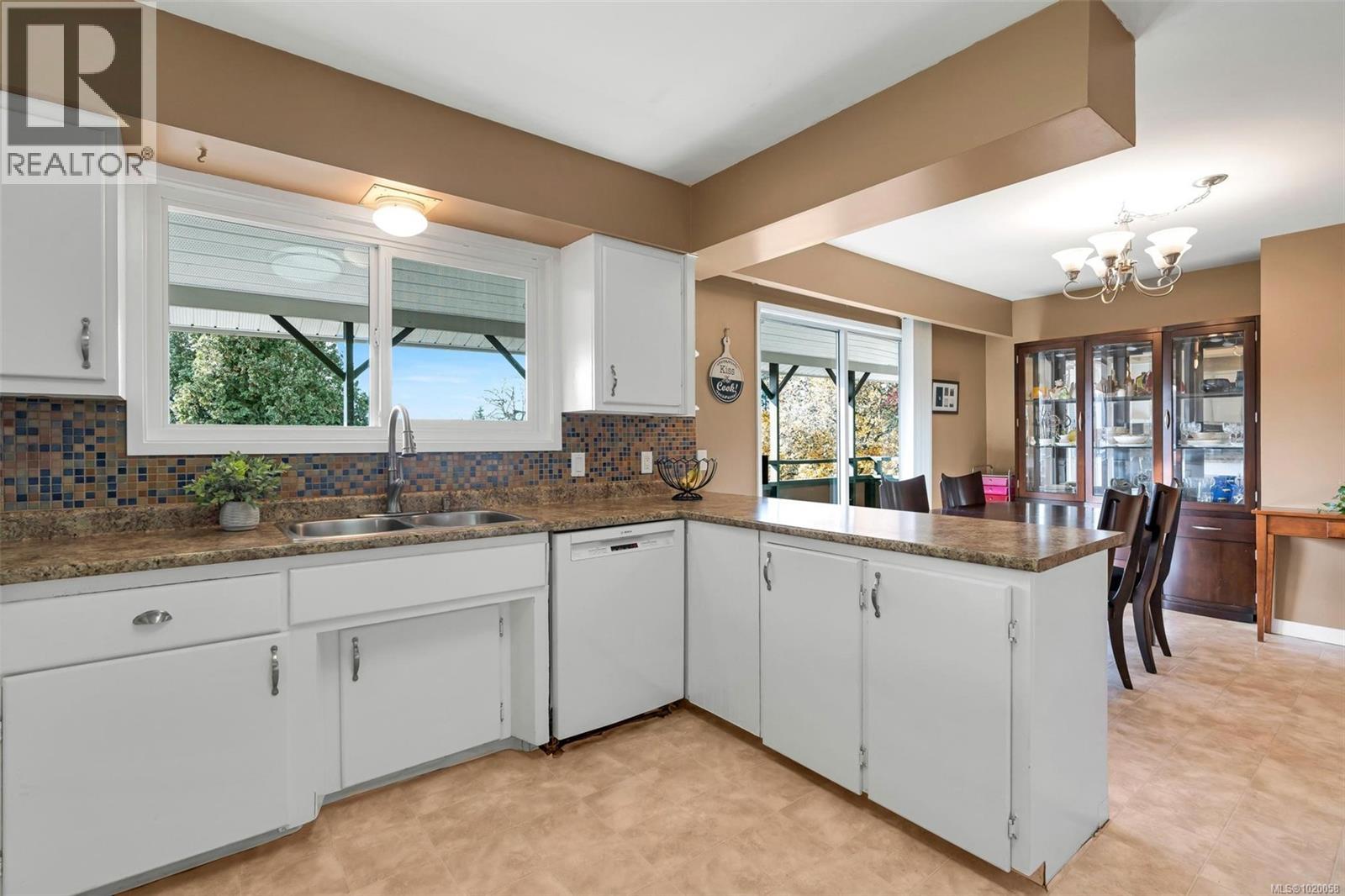 5839 Brier Ave, Duncan