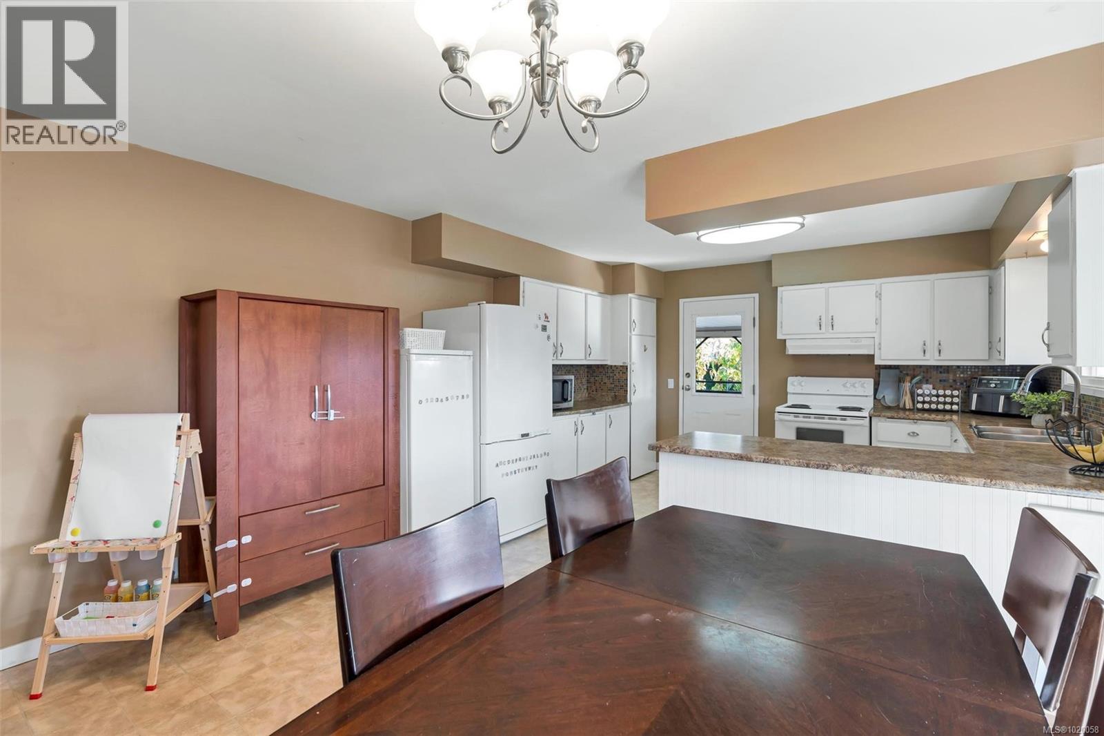 5839 Brier Ave, Duncan