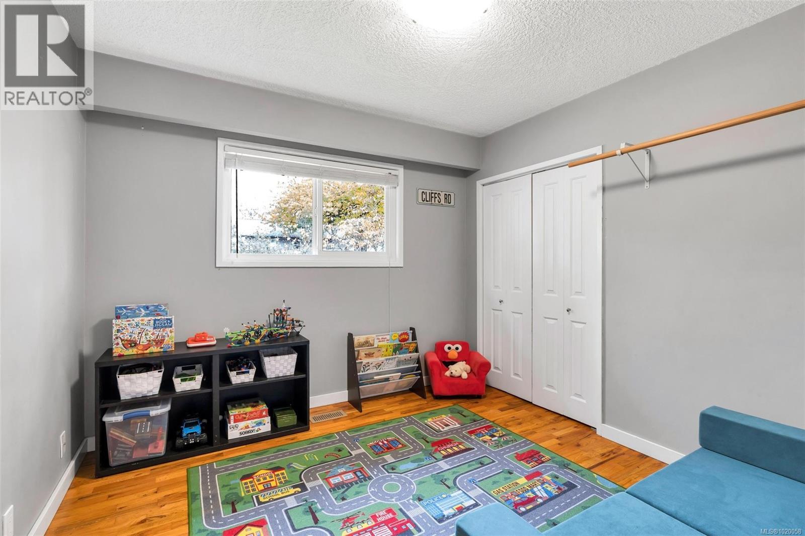 5839 Brier Ave, Duncan