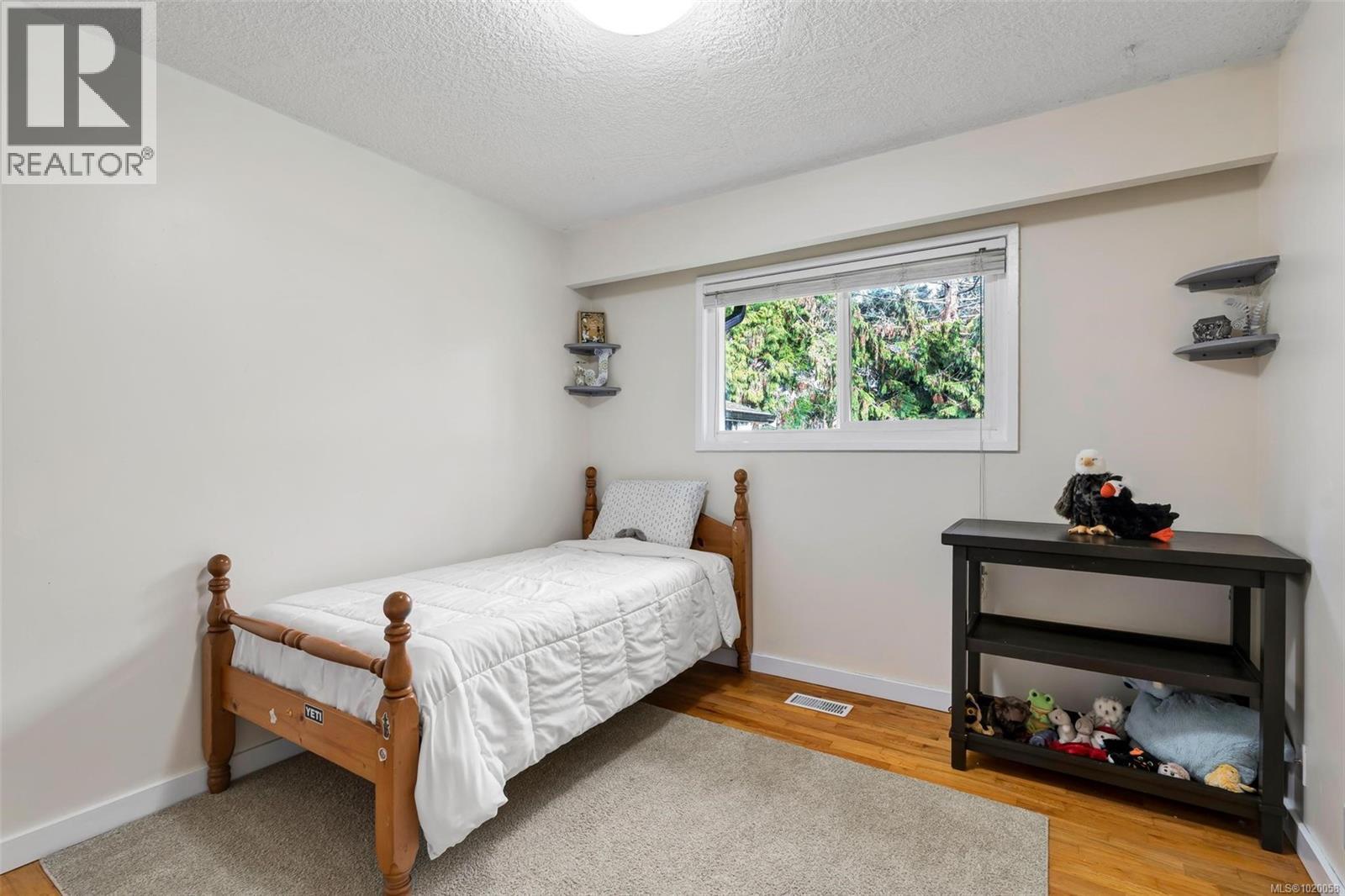 5839 Brier Ave, Duncan