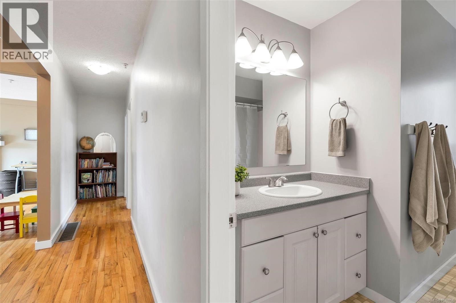 5839 Brier Ave, Duncan