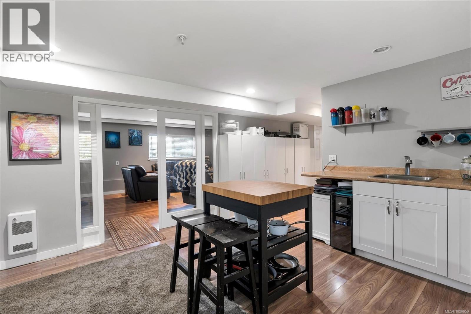 5839 Brier Ave, Duncan