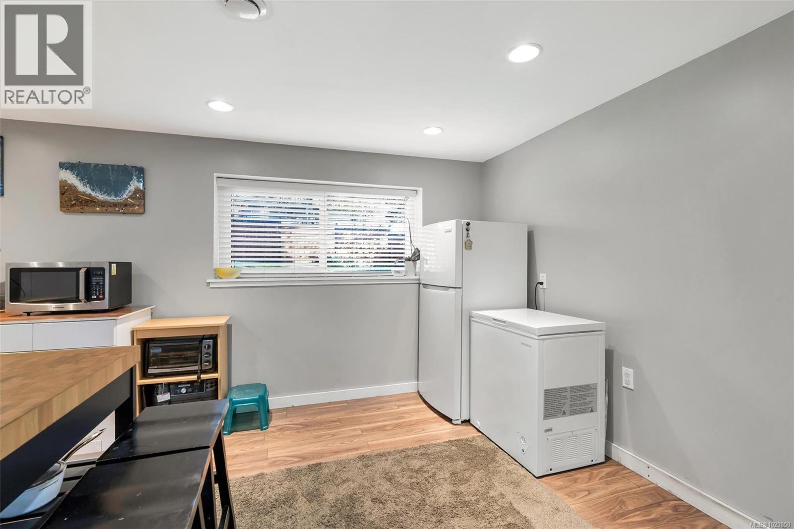 5839 Brier Ave, Duncan