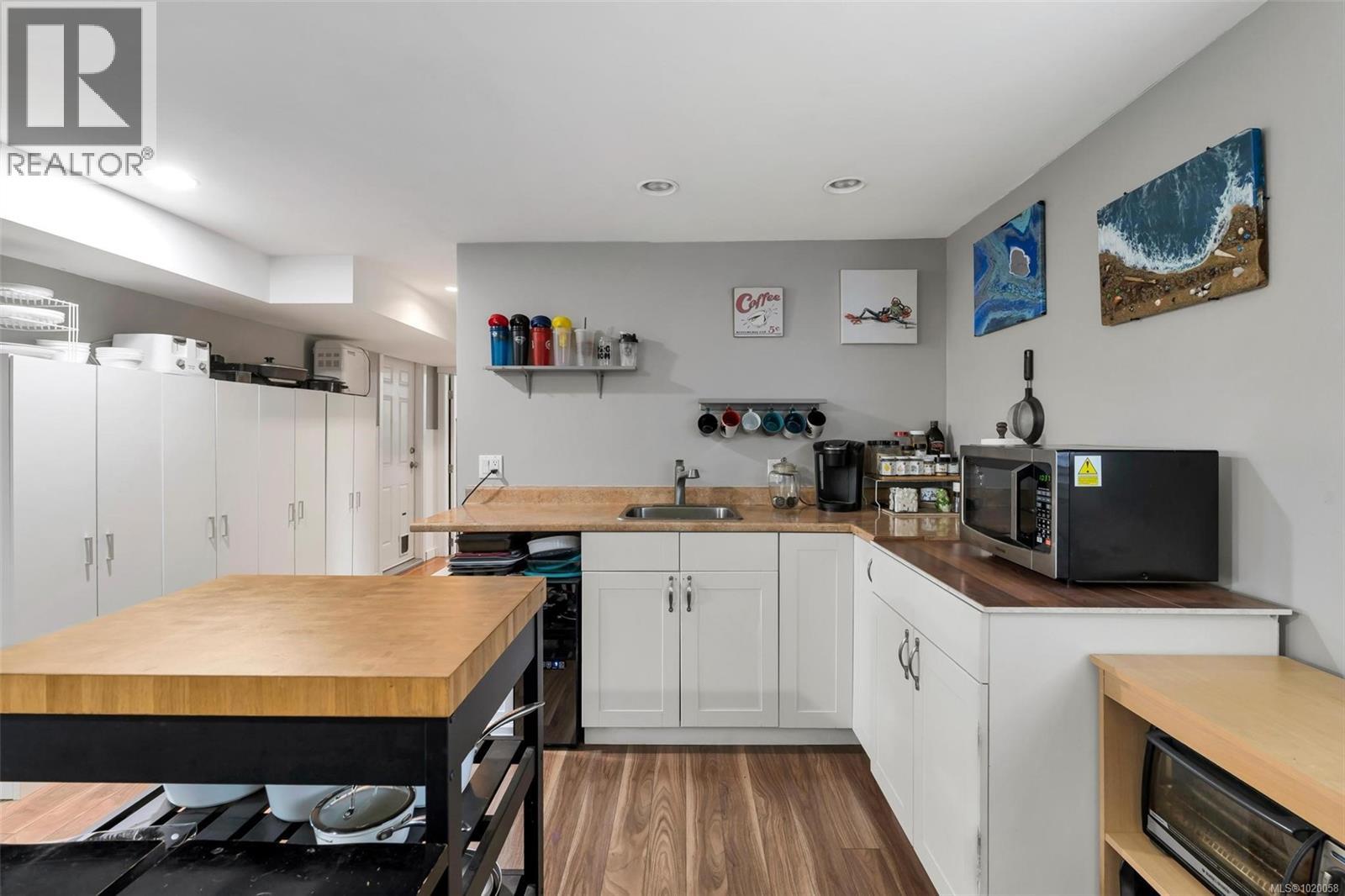 5839 Brier Ave, Duncan