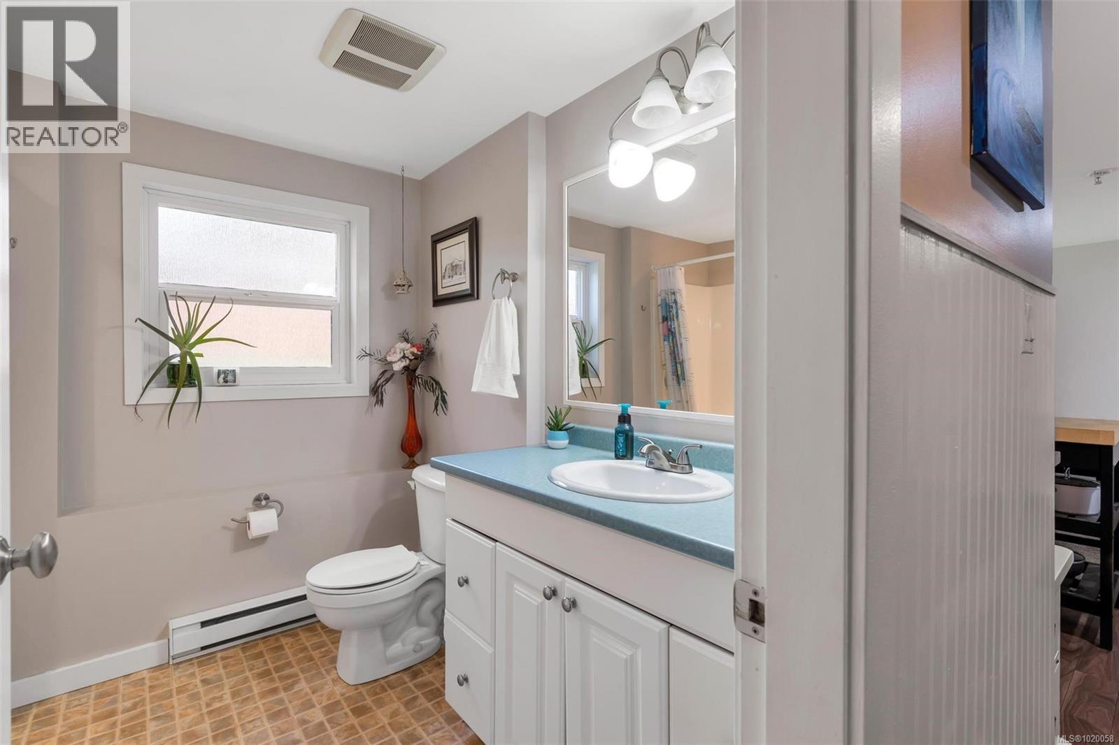 5839 Brier Ave, Duncan