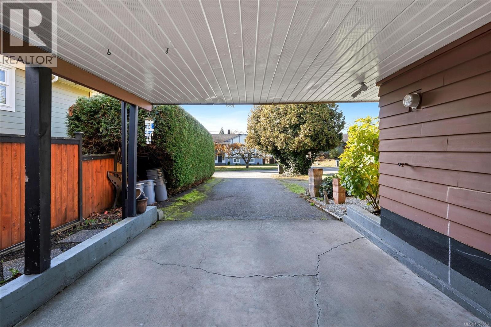 5839 Brier Ave, Duncan