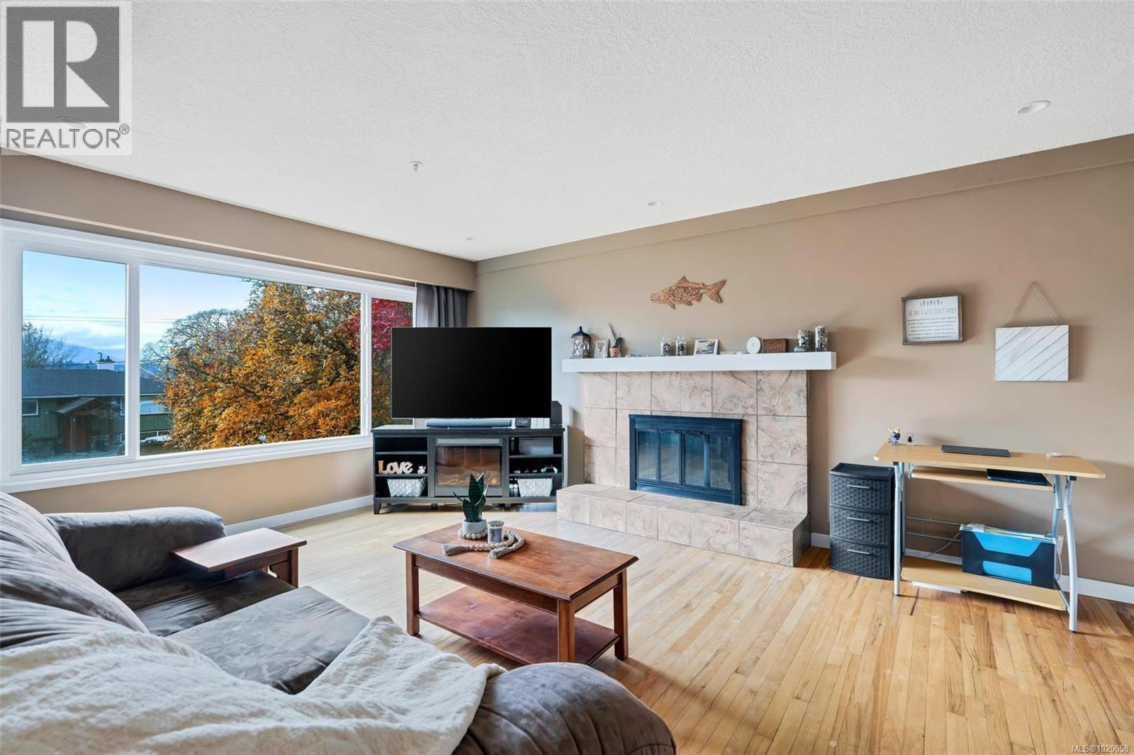 5839 Brier Ave, Duncan