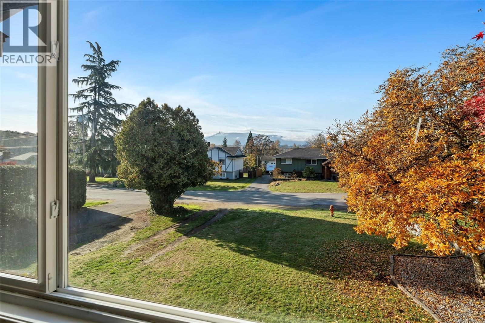 5839 Brier Ave, Duncan