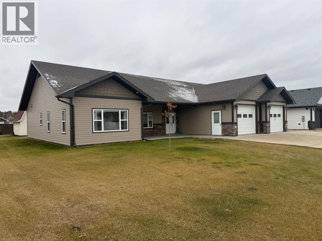 9005 Forest ST - Photo 2 of 34, La Crete, Alberta