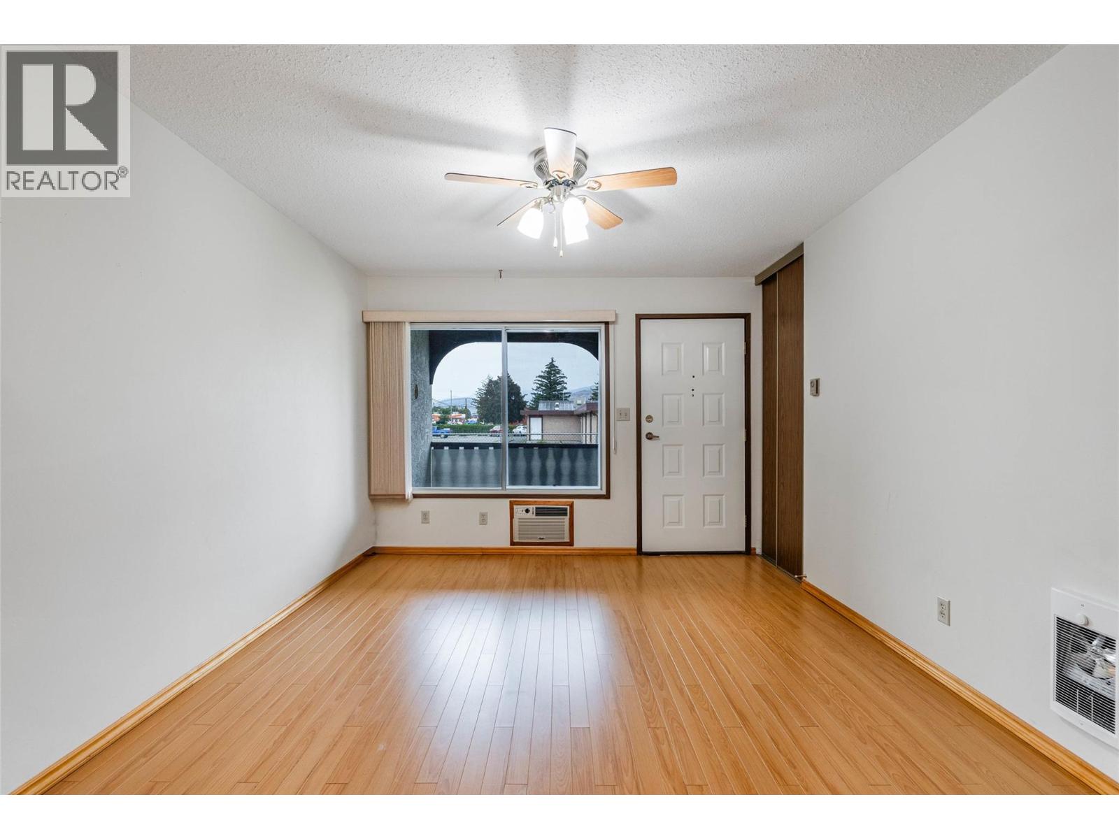 5862 Airport Street Unit# 3, Oliver