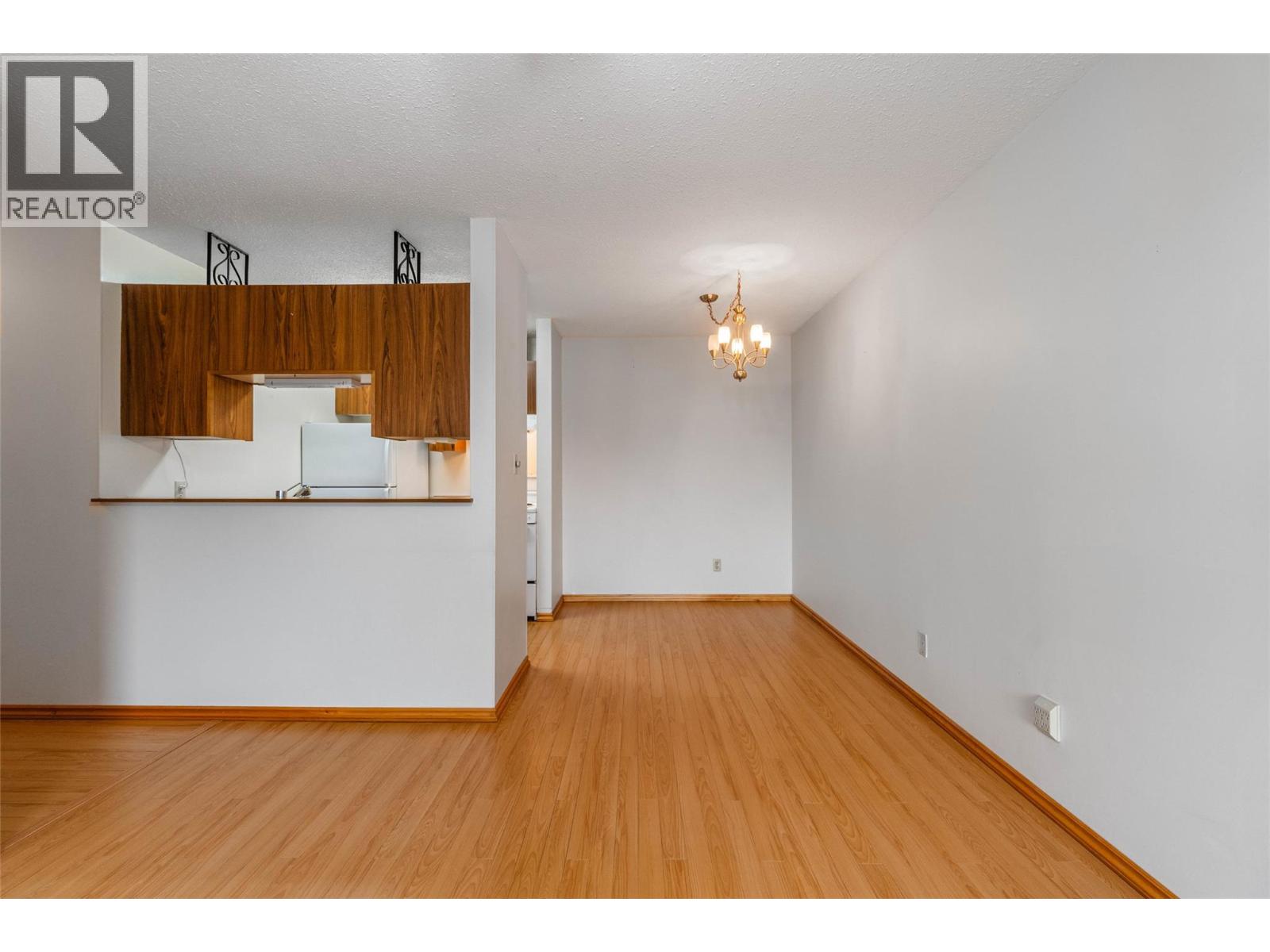 5862 Airport Street Unit# 3, Oliver