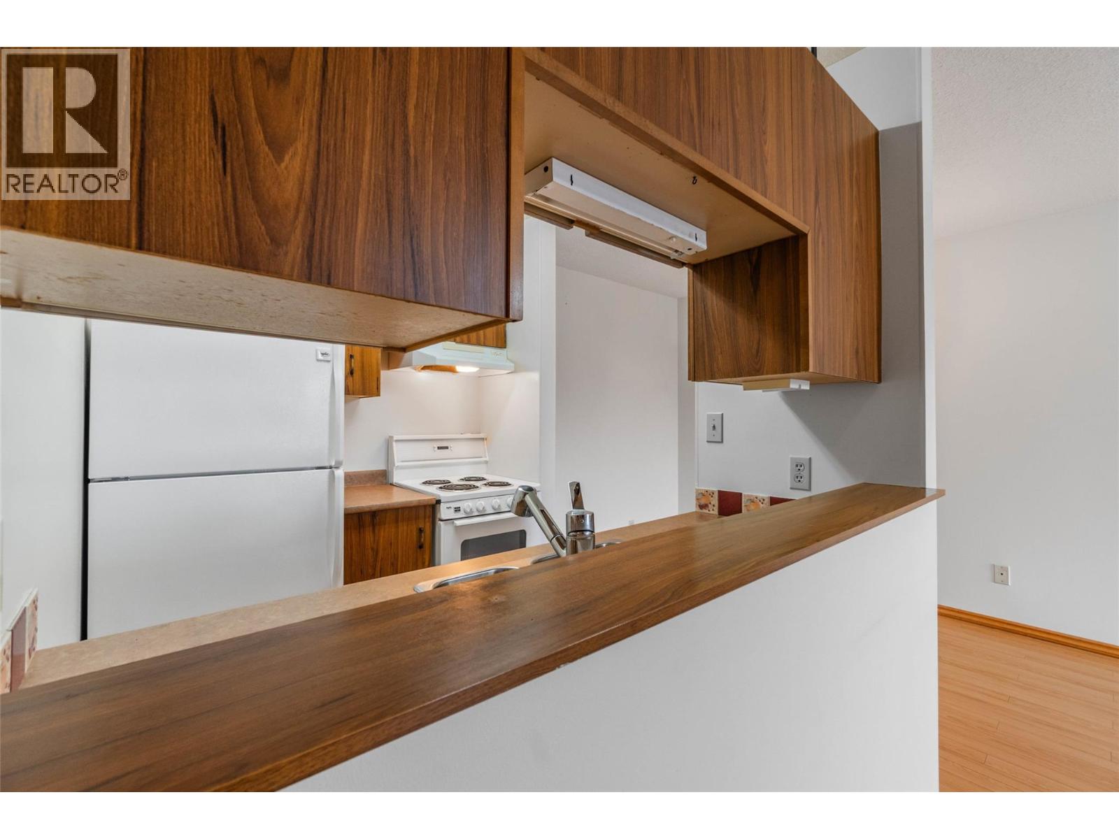 5862 Airport Street Unit# 3, Oliver