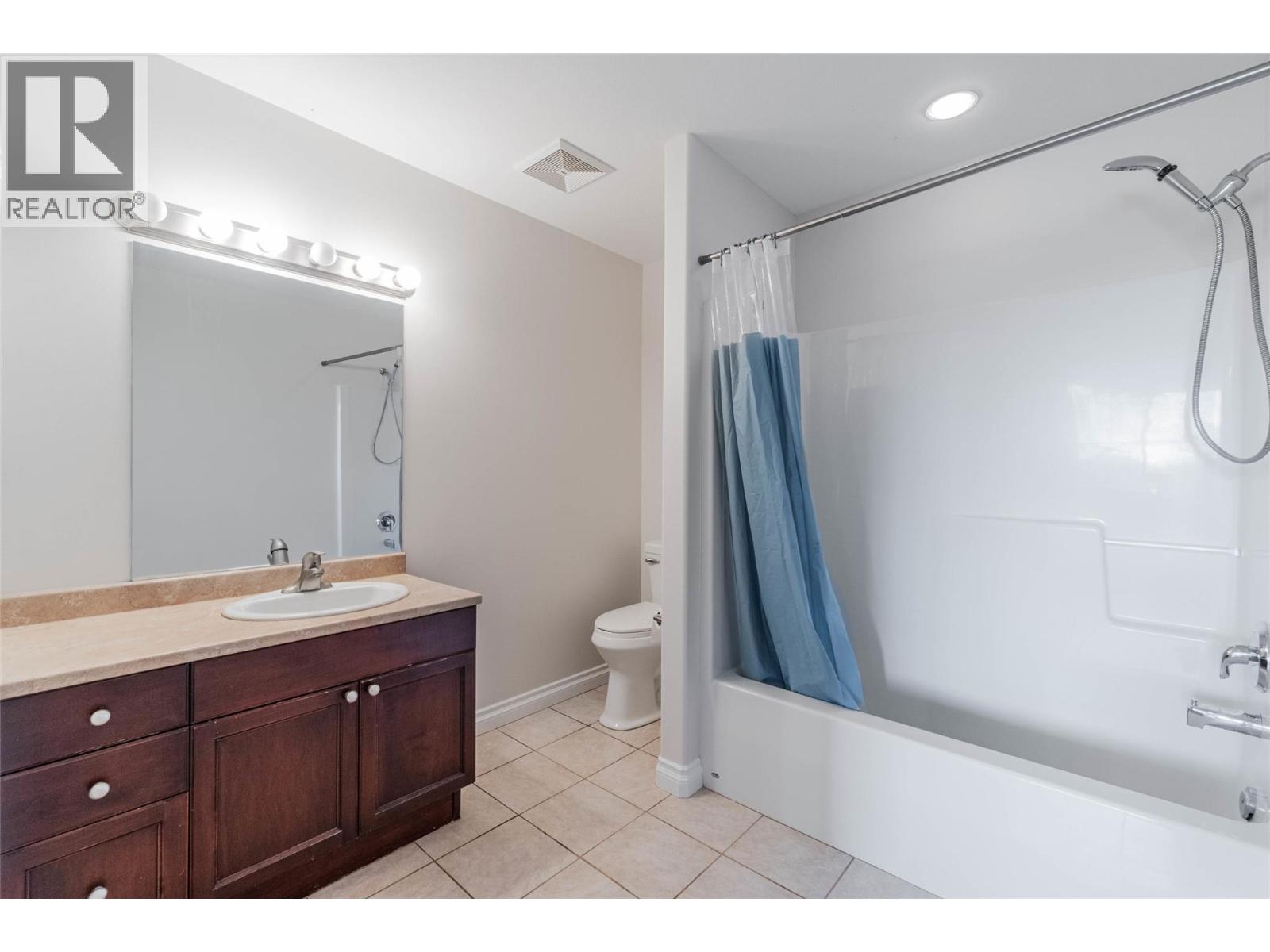 921 SPILLWAY Road Unit# 212C, Oliver