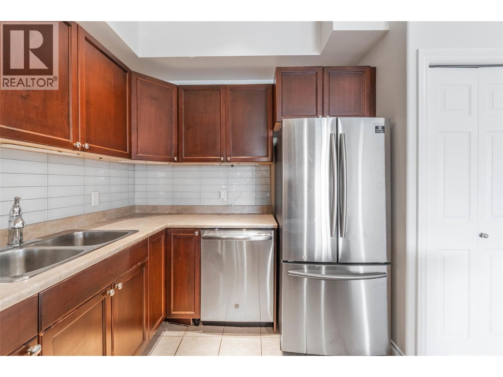 921 SPILLWAY Road Unit# 212C, Oliver