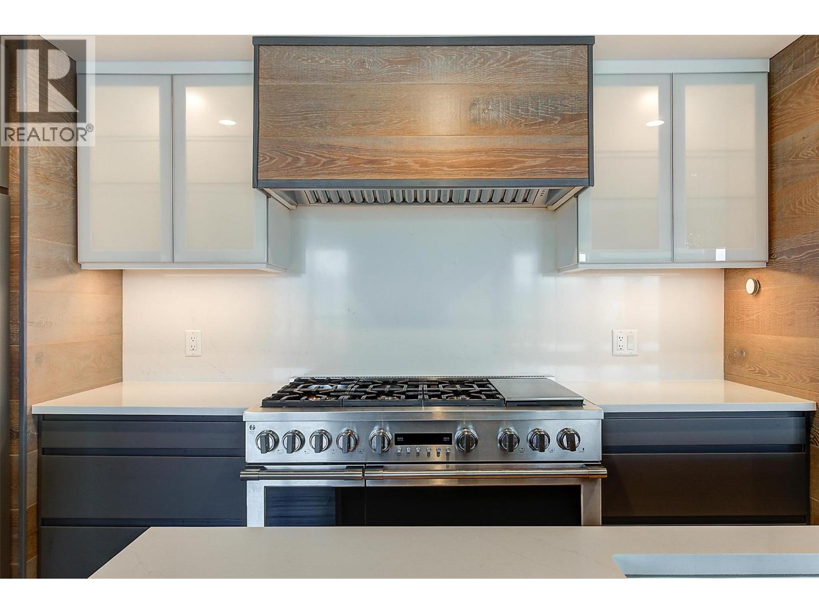 1209 1160 Bernard Avenue, Kelowna