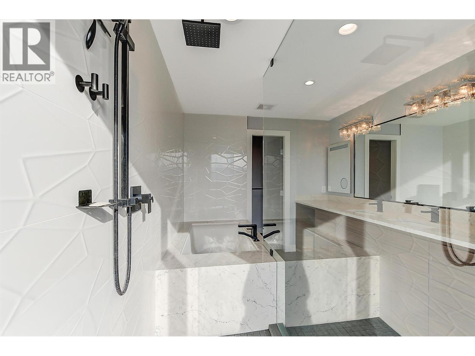 1209 1160 Bernard Avenue, Kelowna