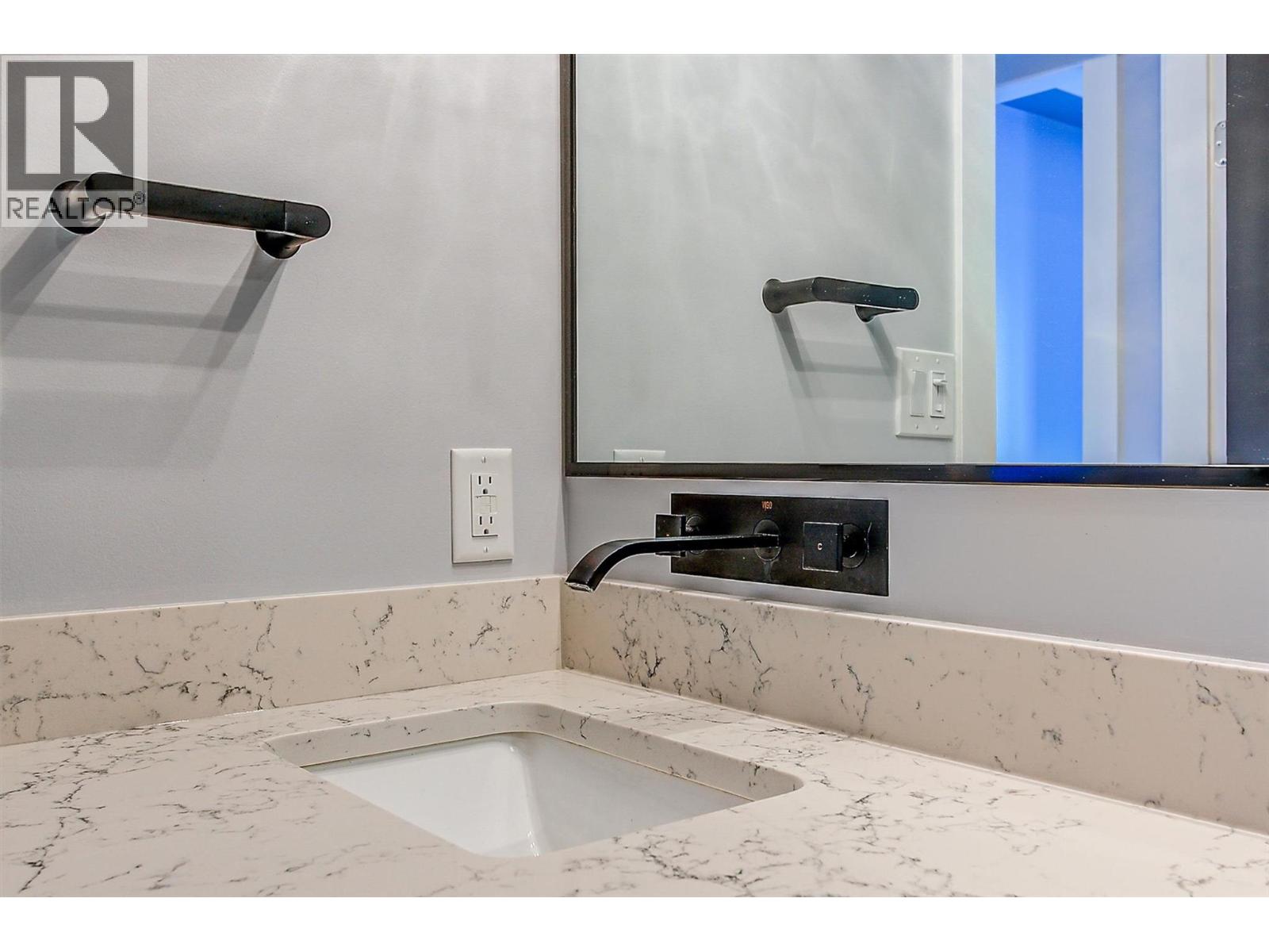 1209 1160 Bernard Avenue, Kelowna