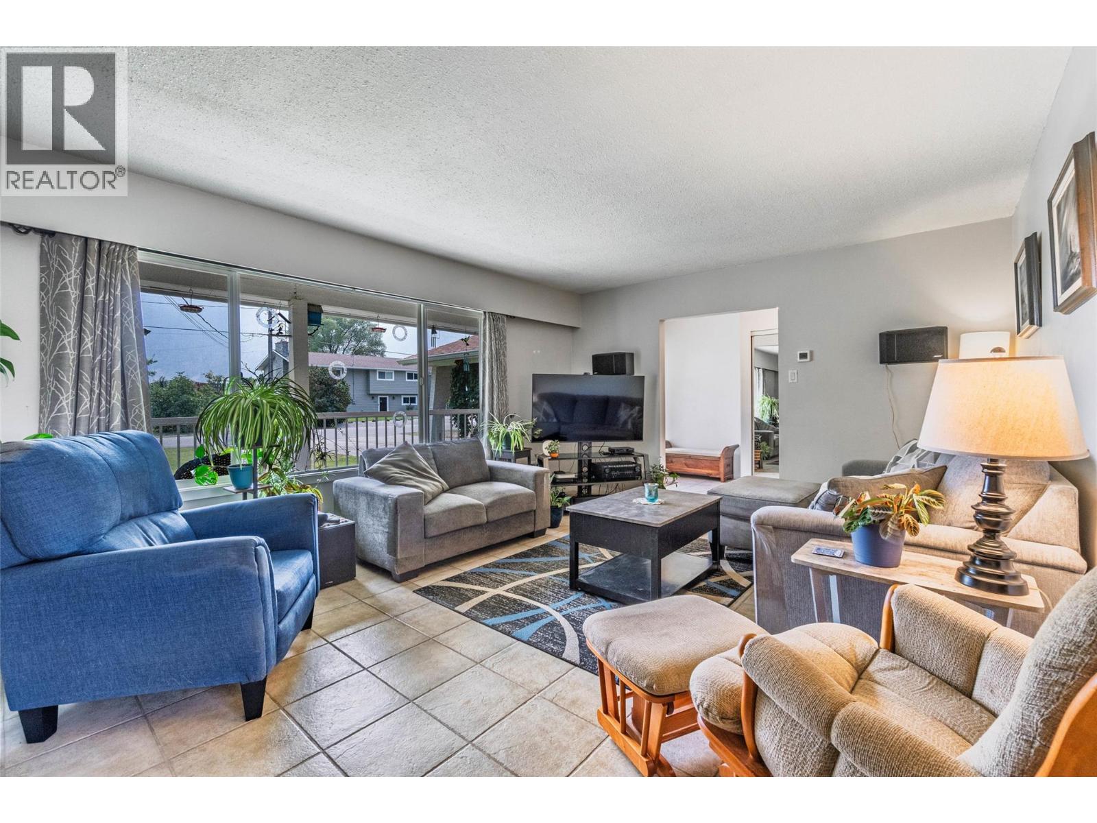  520 3RD Avenue, Keremeos