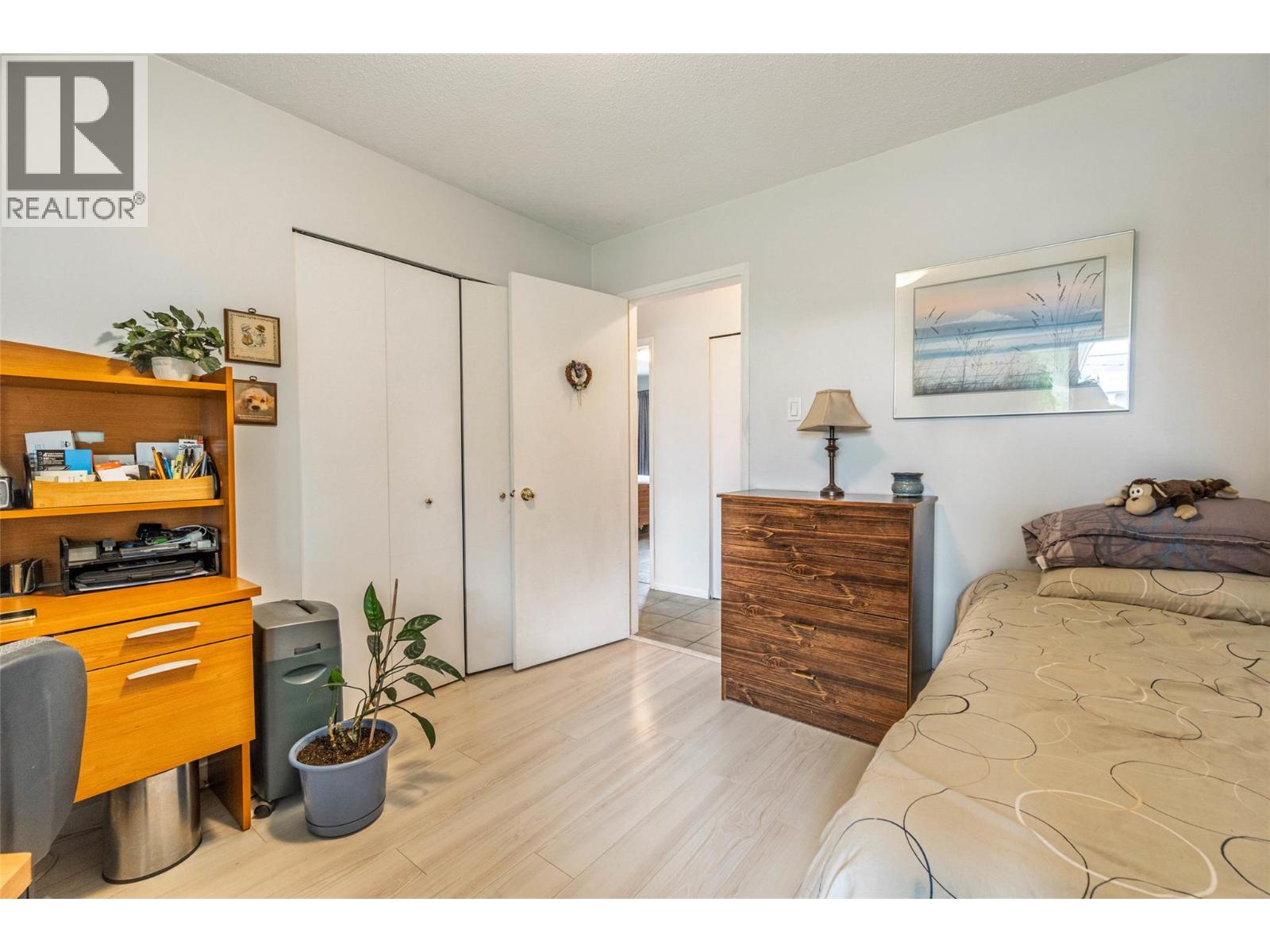  520 3RD Avenue, Keremeos