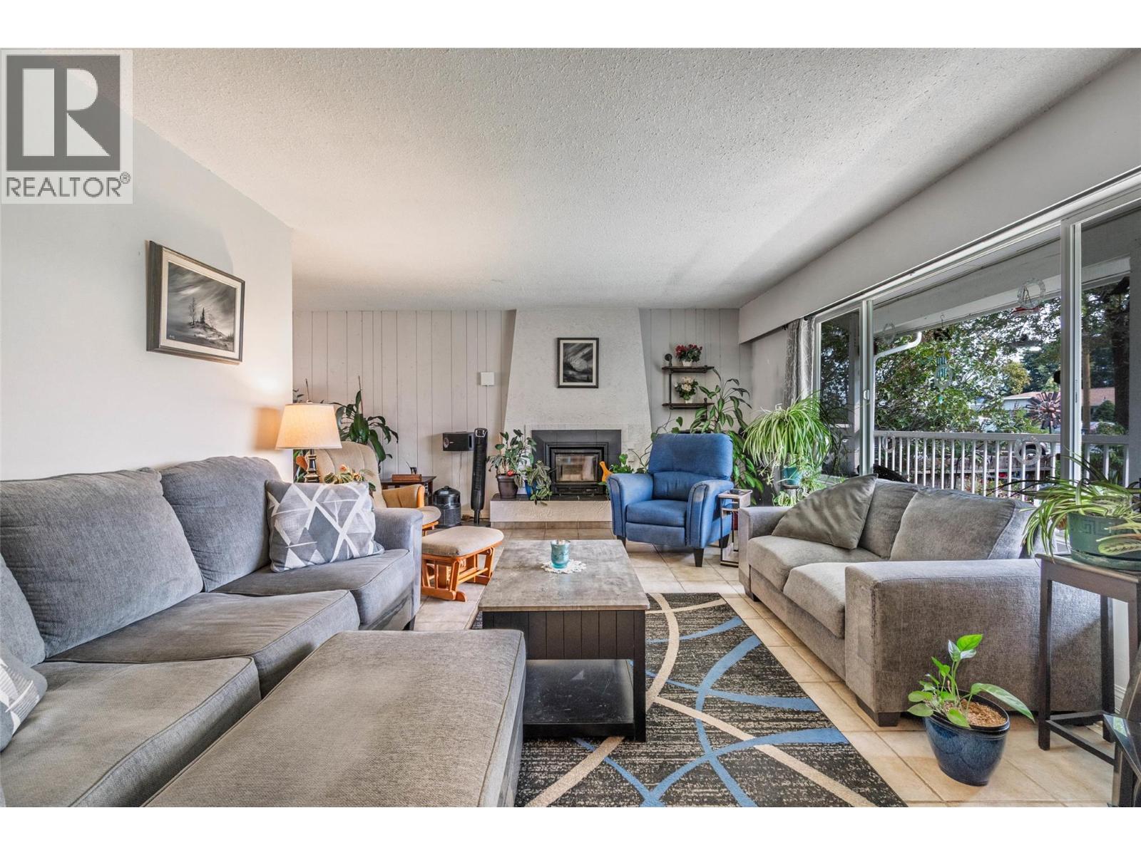  520 3RD Avenue, Keremeos