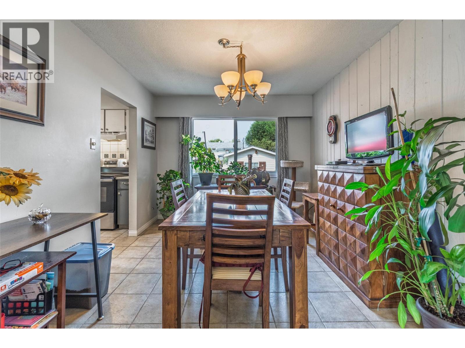  520 3RD Avenue, Keremeos