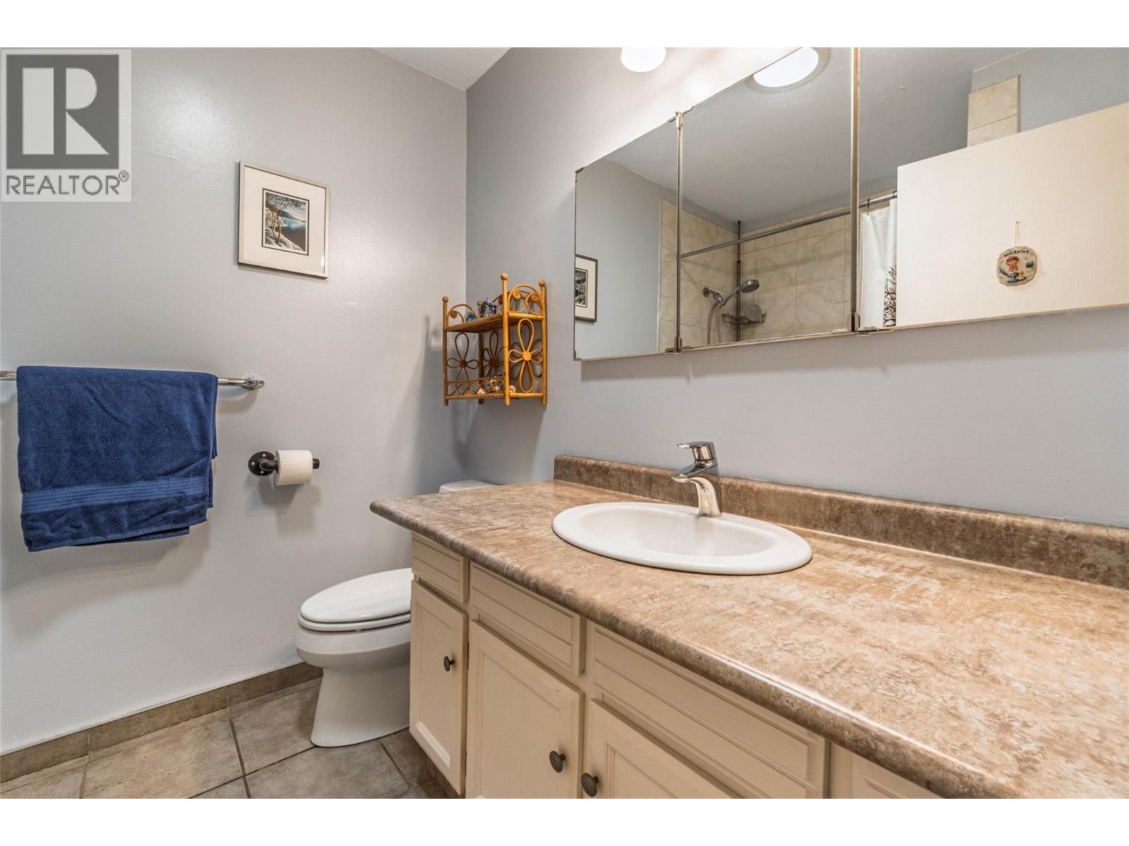  520 3RD Avenue, Keremeos