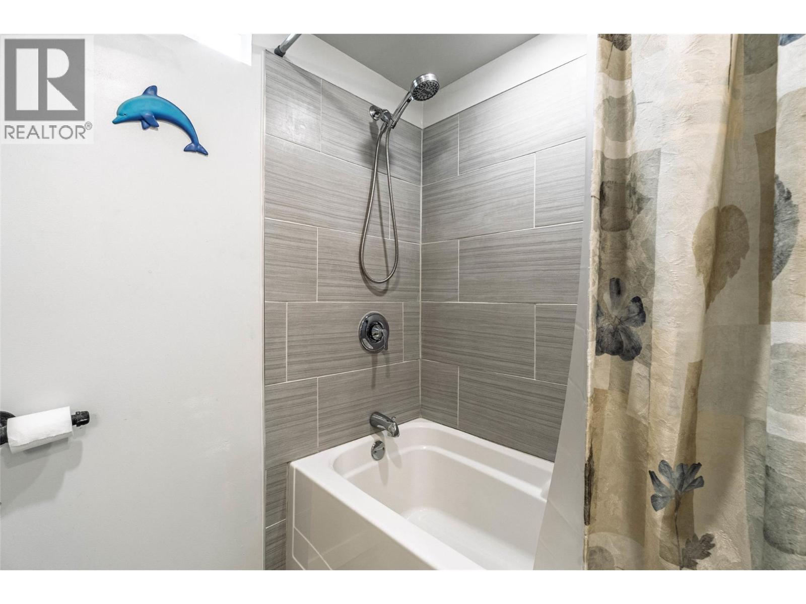  520 3RD Avenue, Keremeos