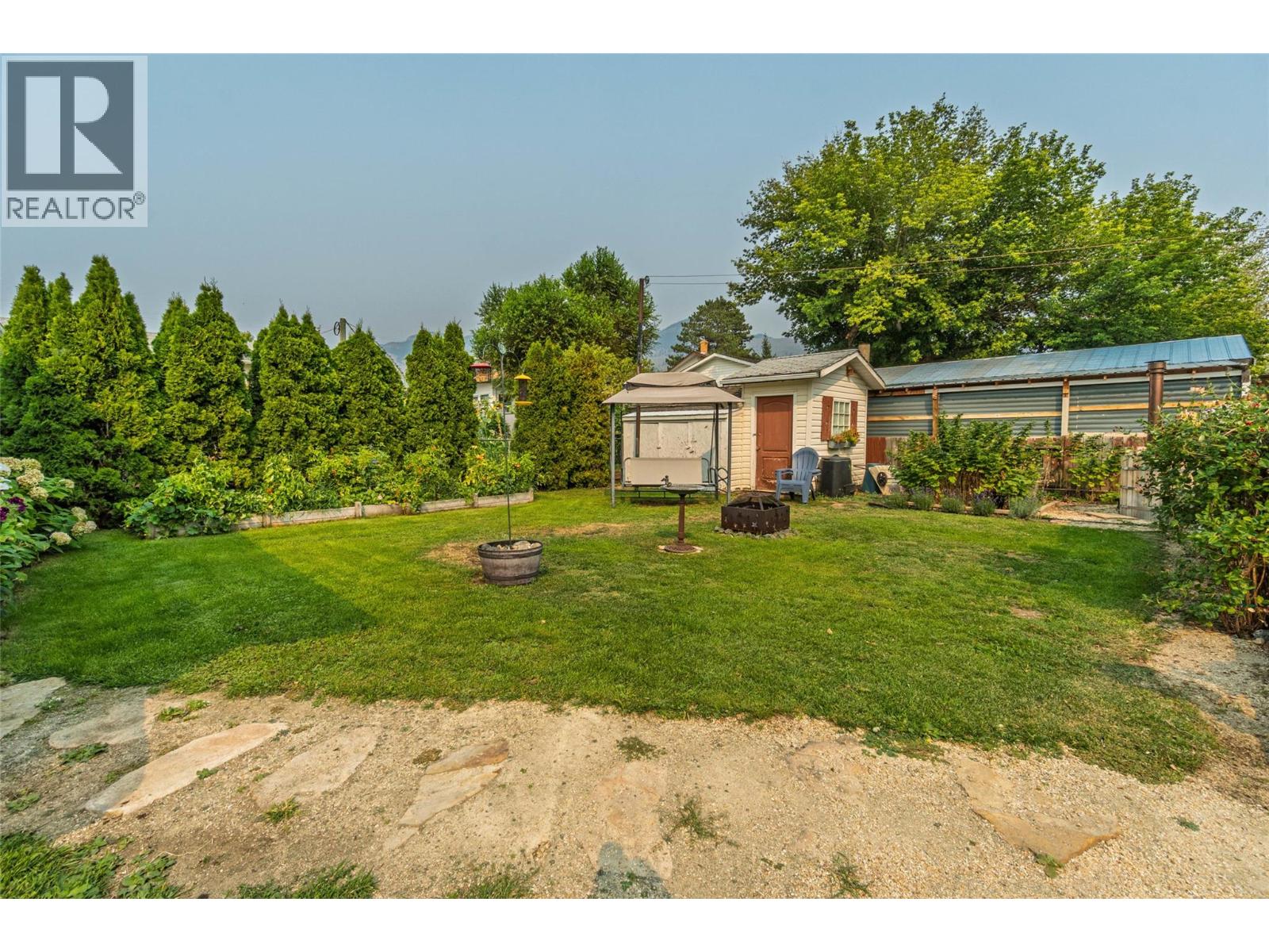  520 3RD Avenue, Keremeos