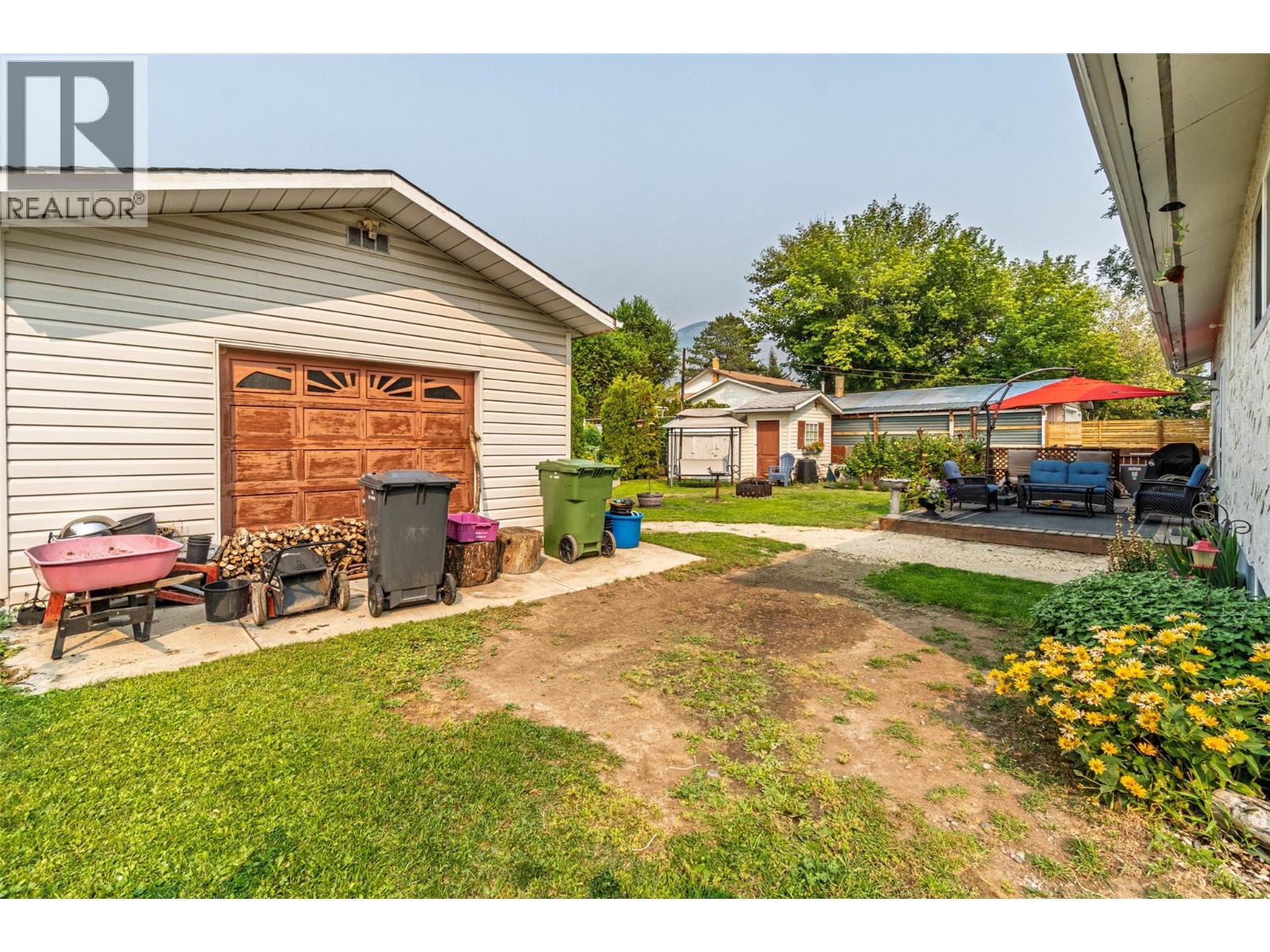  520 3RD Avenue, Keremeos