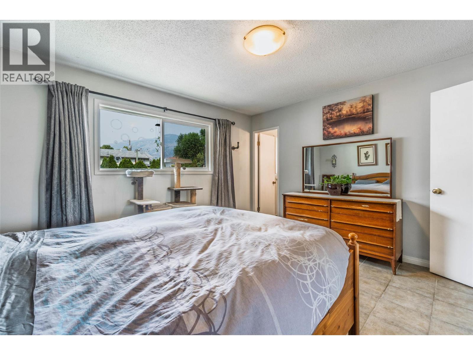  520 3RD Avenue, Keremeos