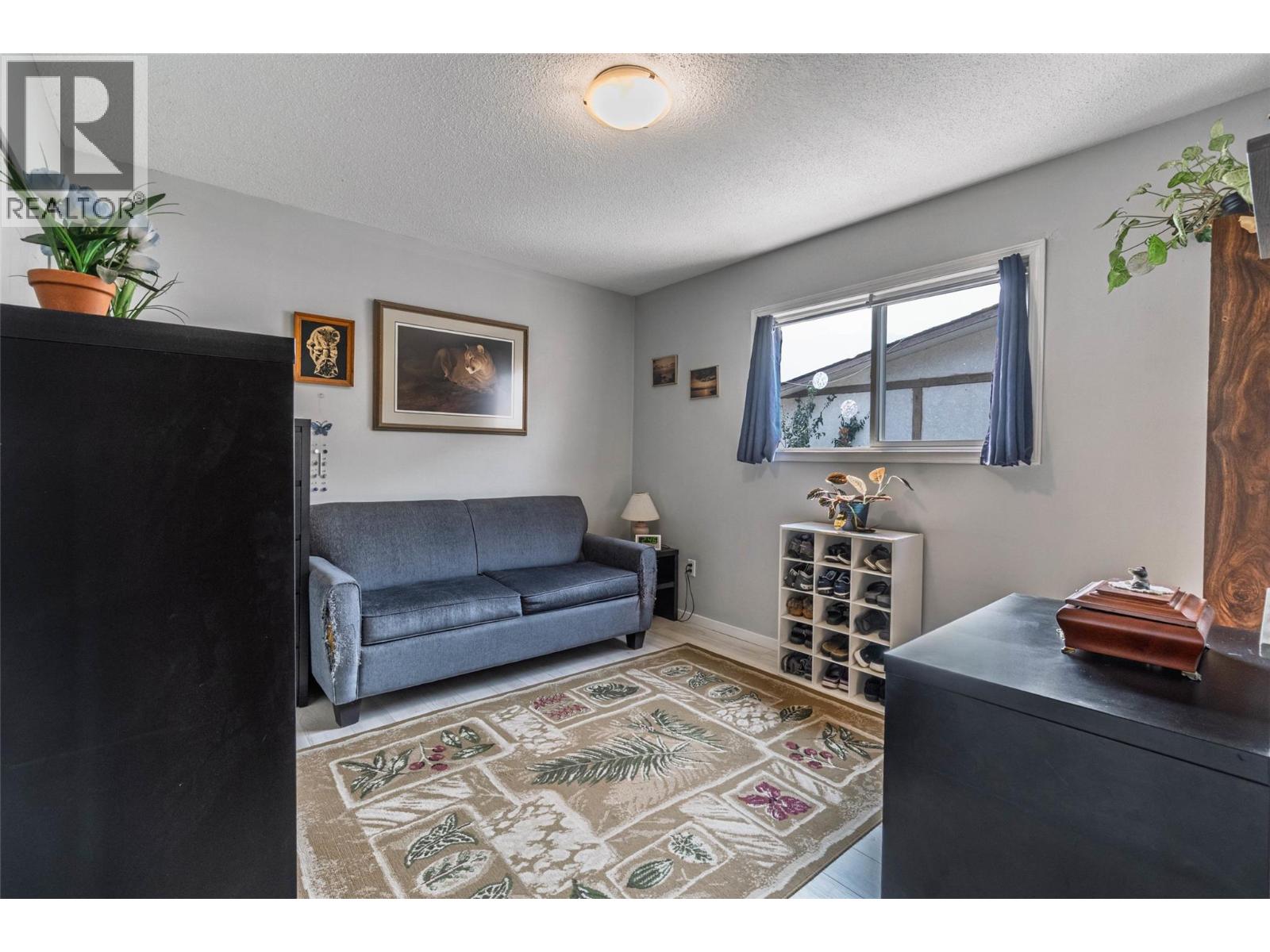  520 3RD Avenue, Keremeos