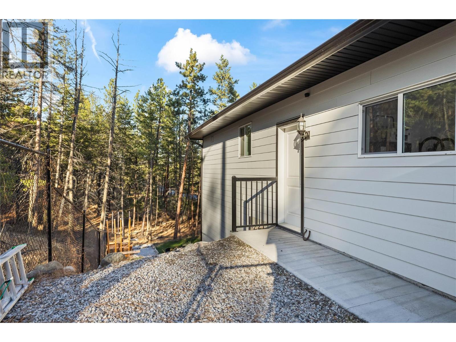  530 Muir Road, Fintry