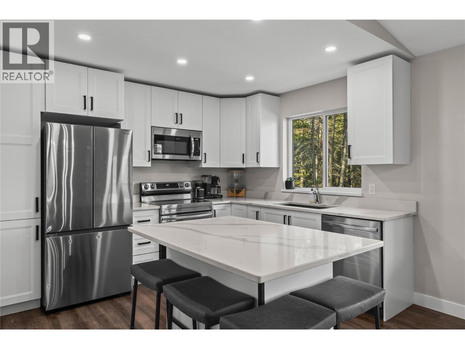  530 Muir Road, Fintry