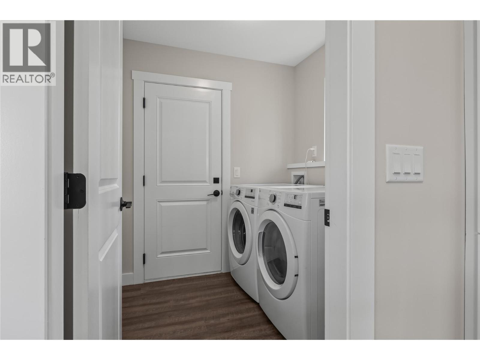  530 Muir Road, Fintry