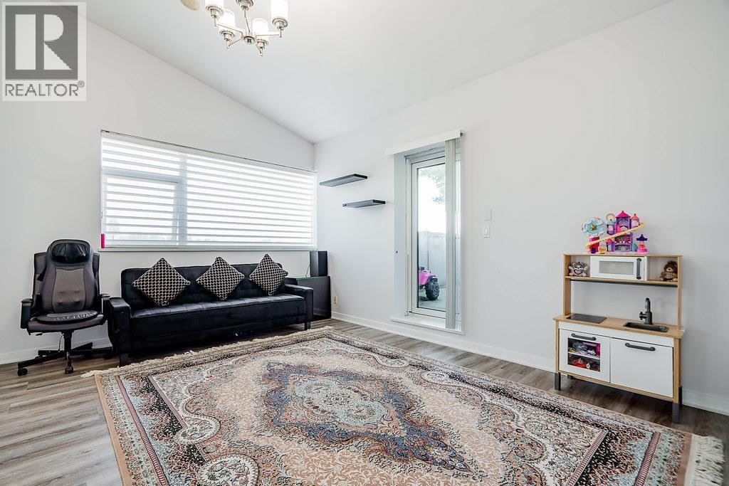 304 2225 HOLDOM AVENUE, Burnaby