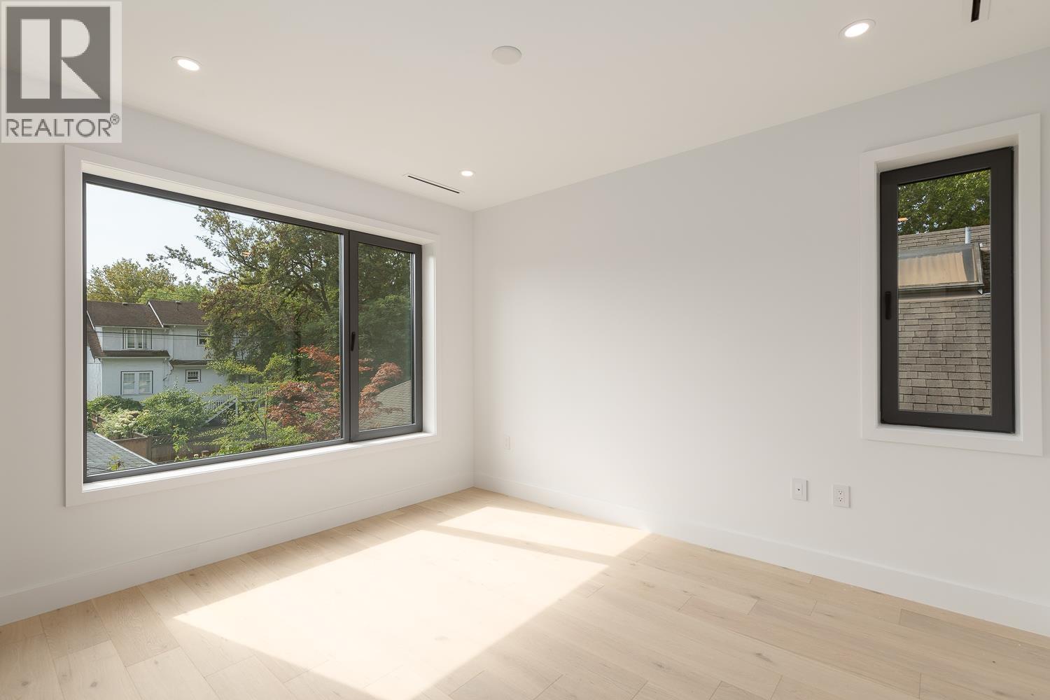 2 3186 W 11TH AVENUE, Vancouver