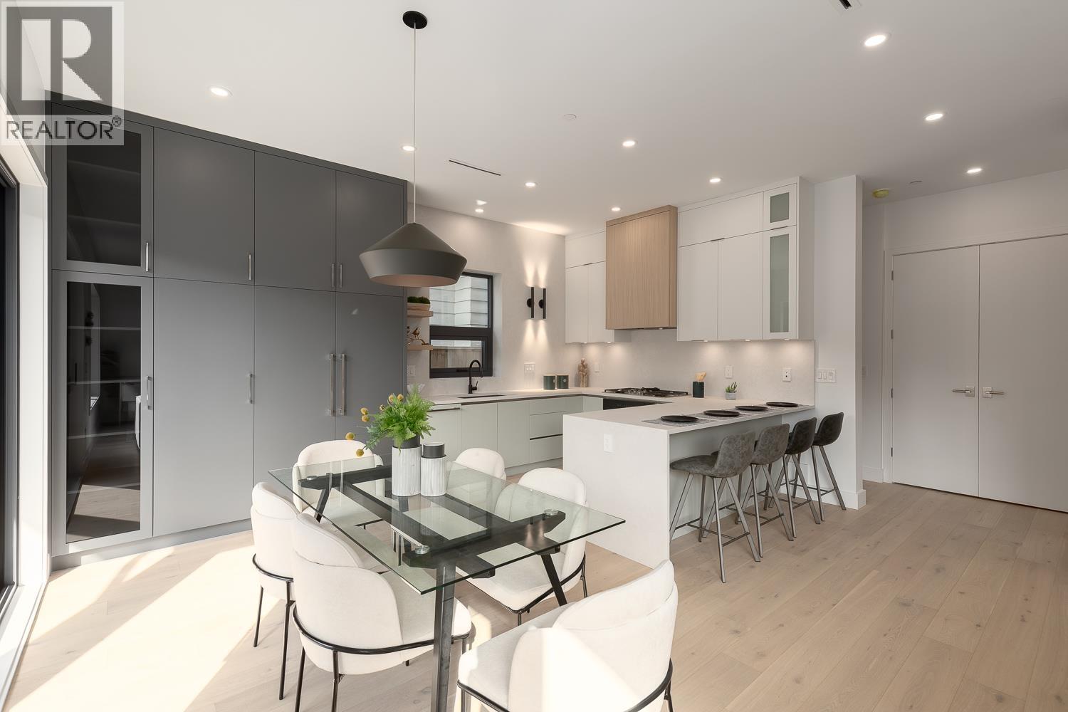 2 3186 W 11TH AVENUE, Vancouver