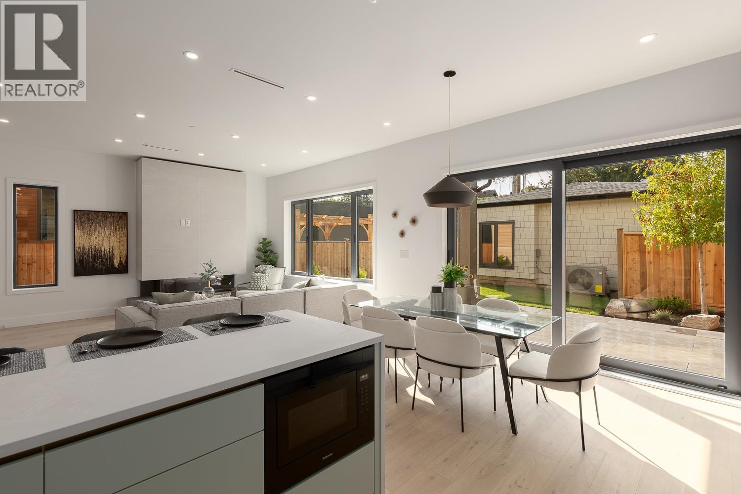 2 3186 W 11TH AVENUE, Vancouver