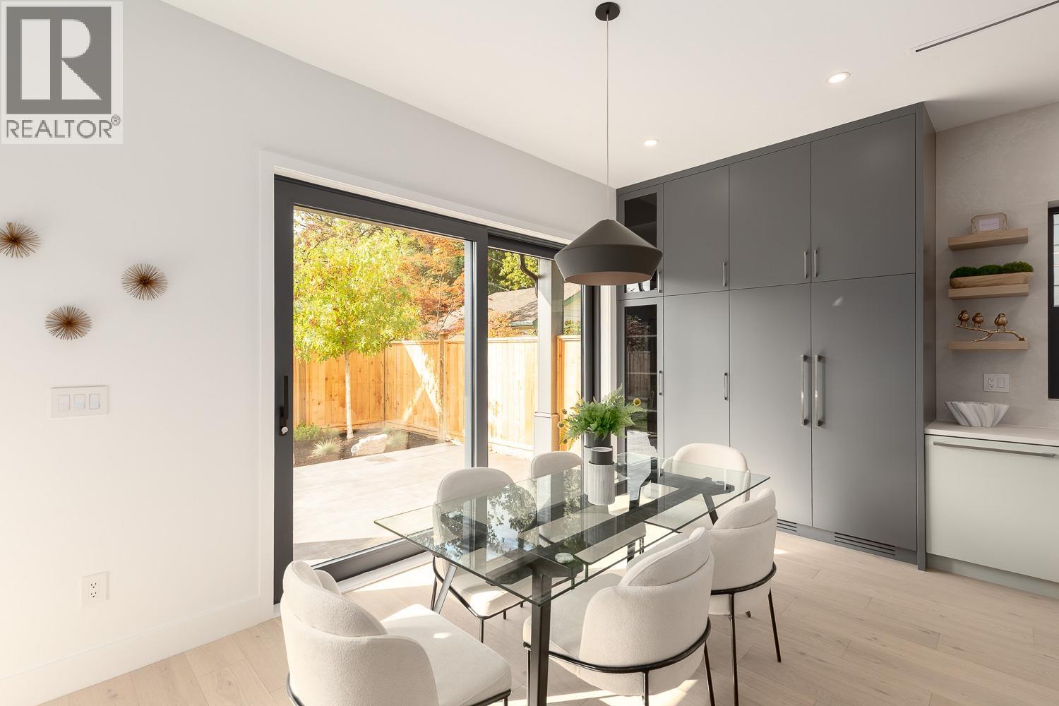 2 3186 W 11TH AVENUE, Vancouver