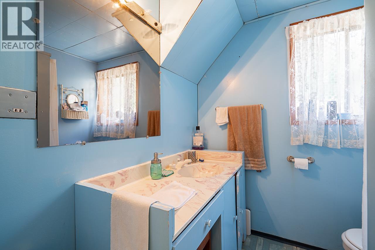 2212 OLD DOLLARTON ROAD, North Vancouver