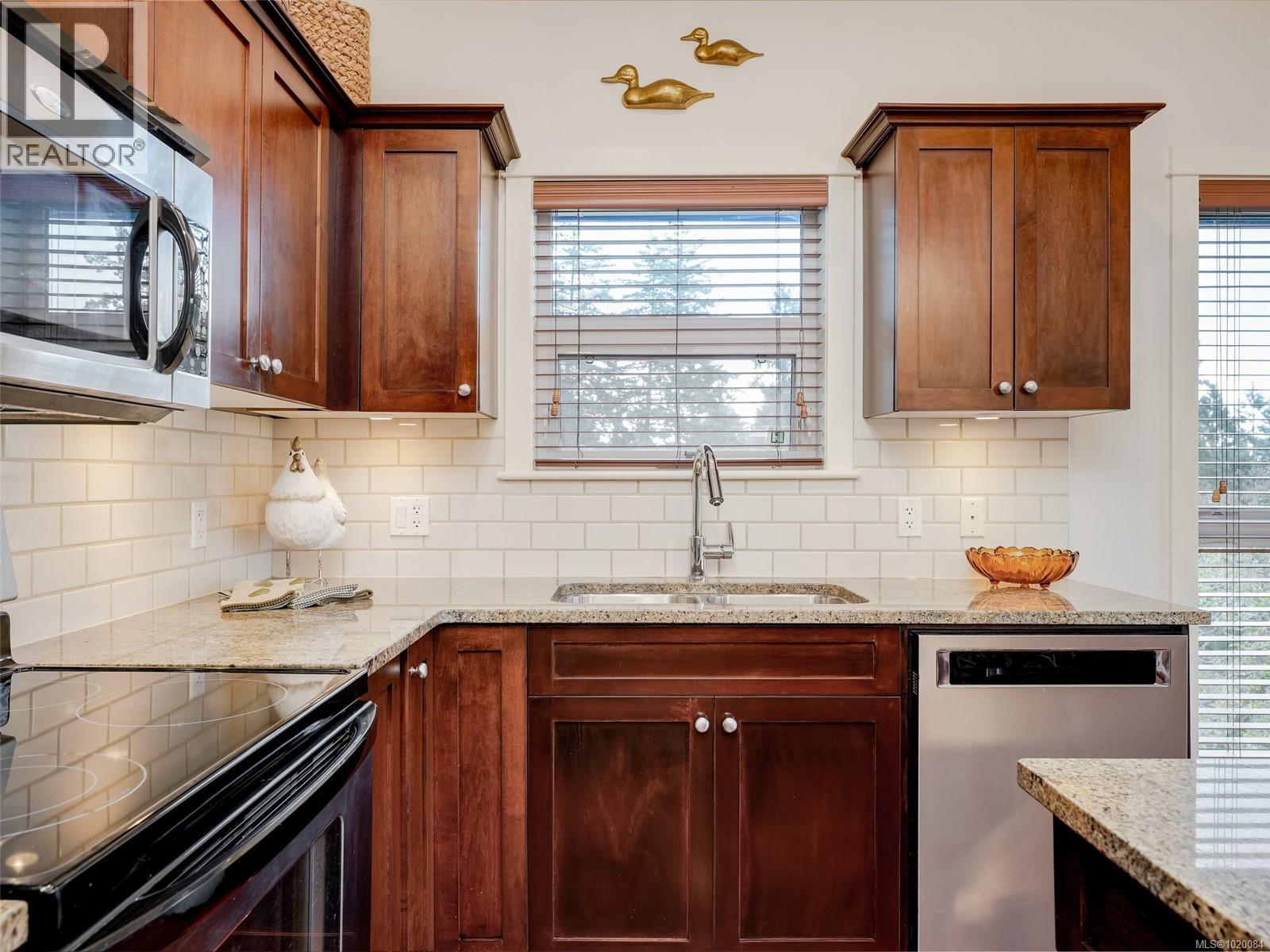 407 201 Nursery Hill Dr, View Royal