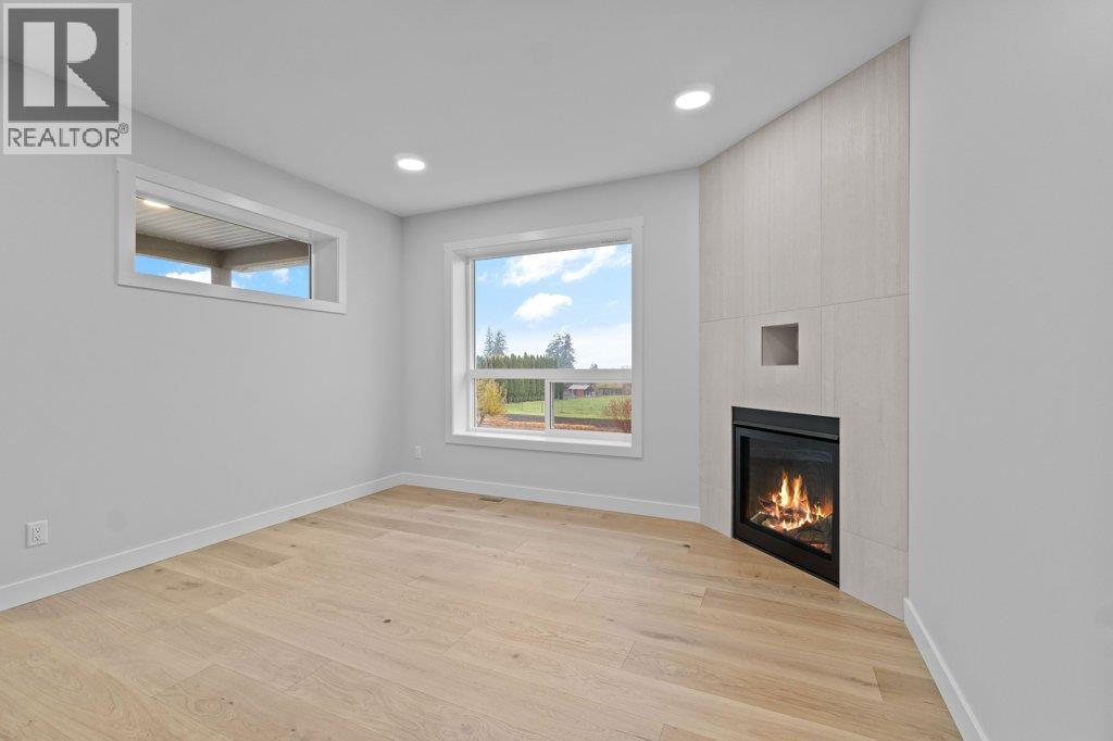 17 1840 10 Street Southwest, Salmon Arm