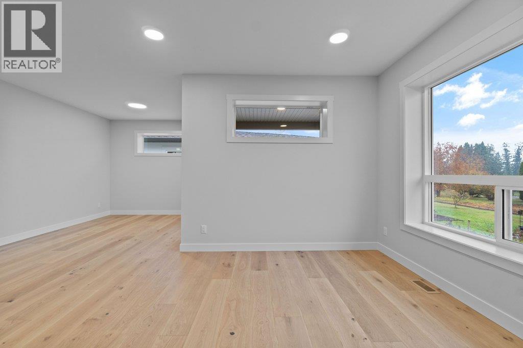 17 1840 10 Street Southwest, Salmon Arm