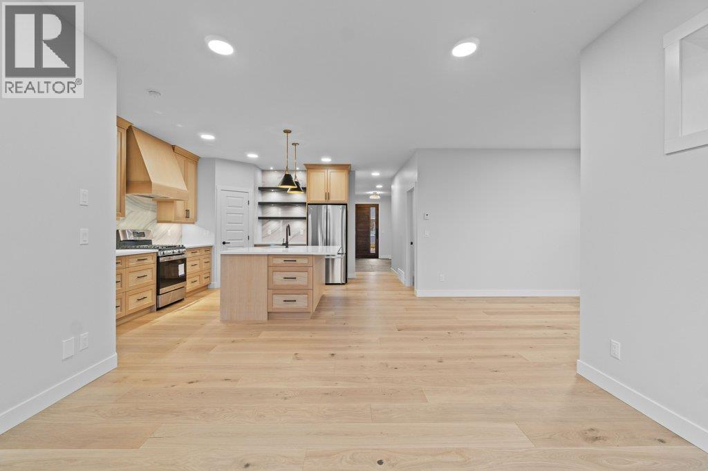 17 1840 10 Street Southwest, Salmon Arm