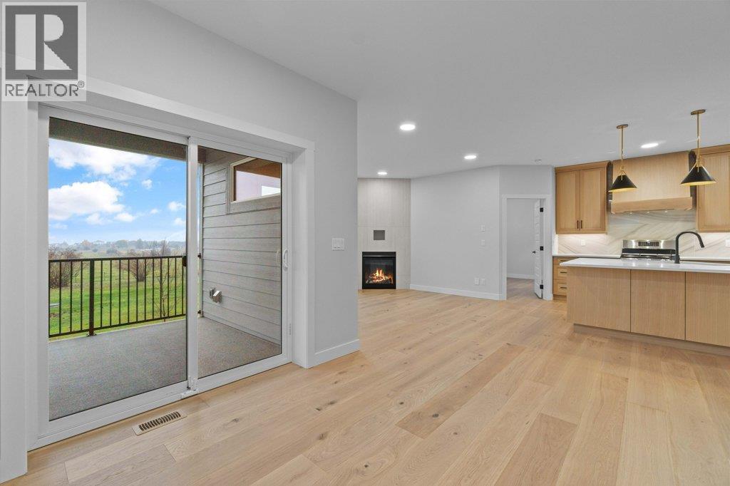 17 1840 10 Street Southwest, Salmon Arm