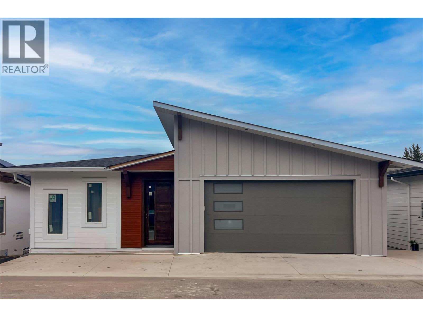 17 1840 10 Street Southwest, Salmon Arm